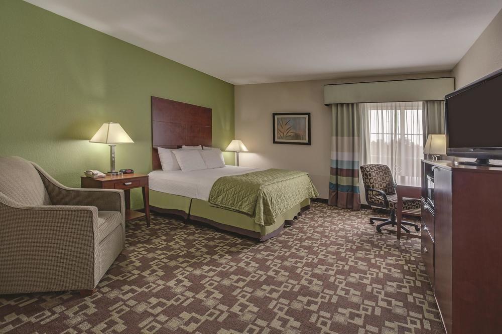 La Quinta By Wyndham Tupelo Hotel Exterior photo