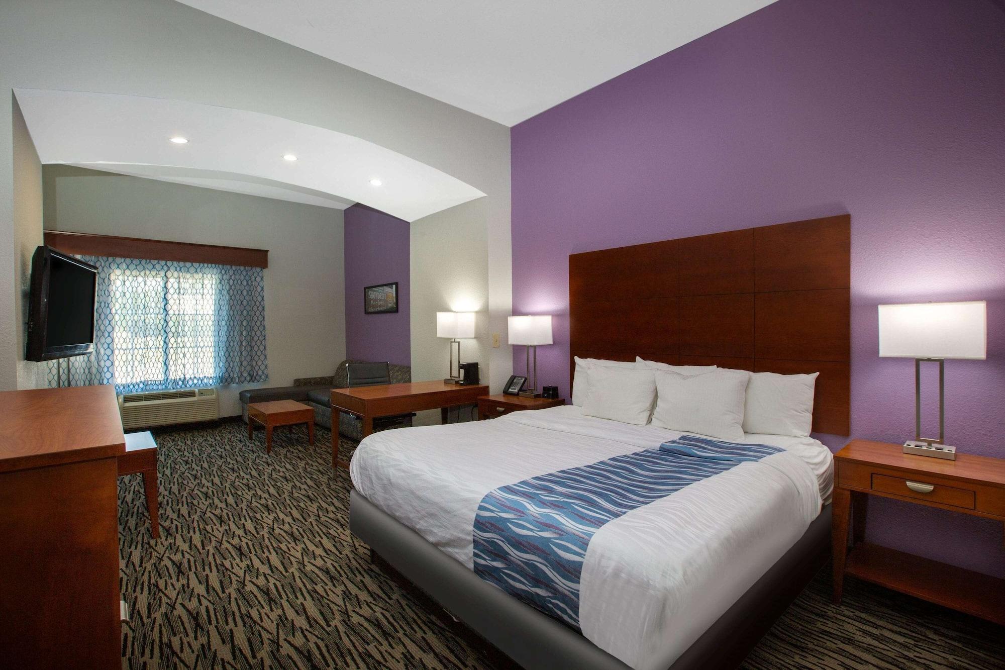 La Quinta By Wyndham Tupelo Hotel Exterior photo