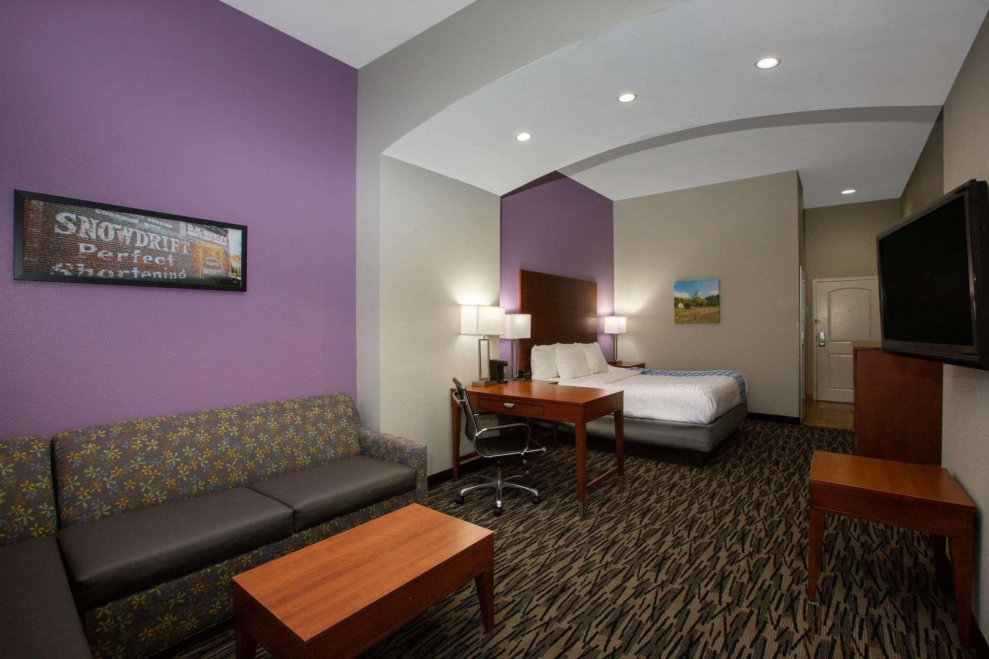 La Quinta By Wyndham Tupelo Hotel Exterior photo