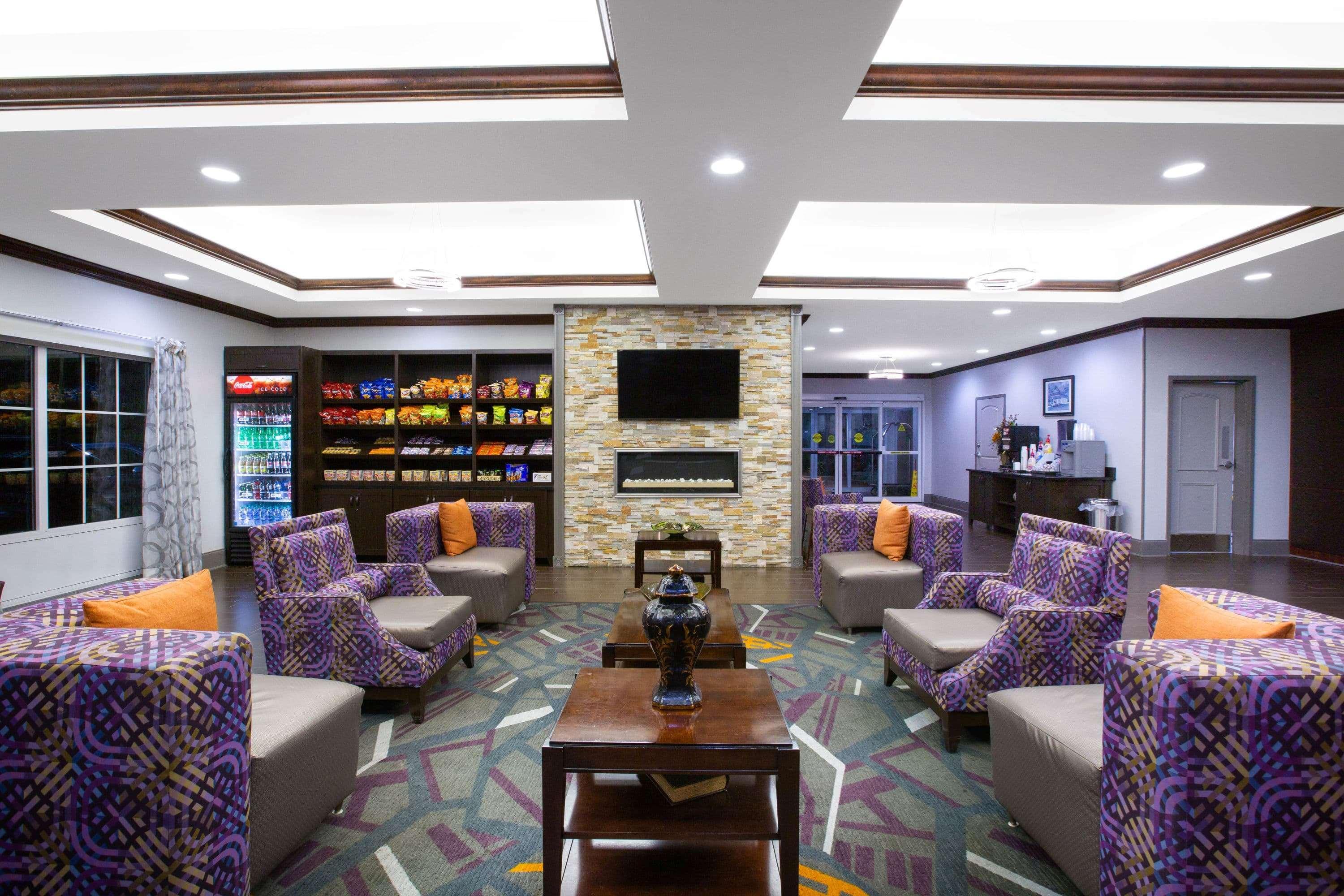 La Quinta By Wyndham Tupelo Hotel Exterior photo
