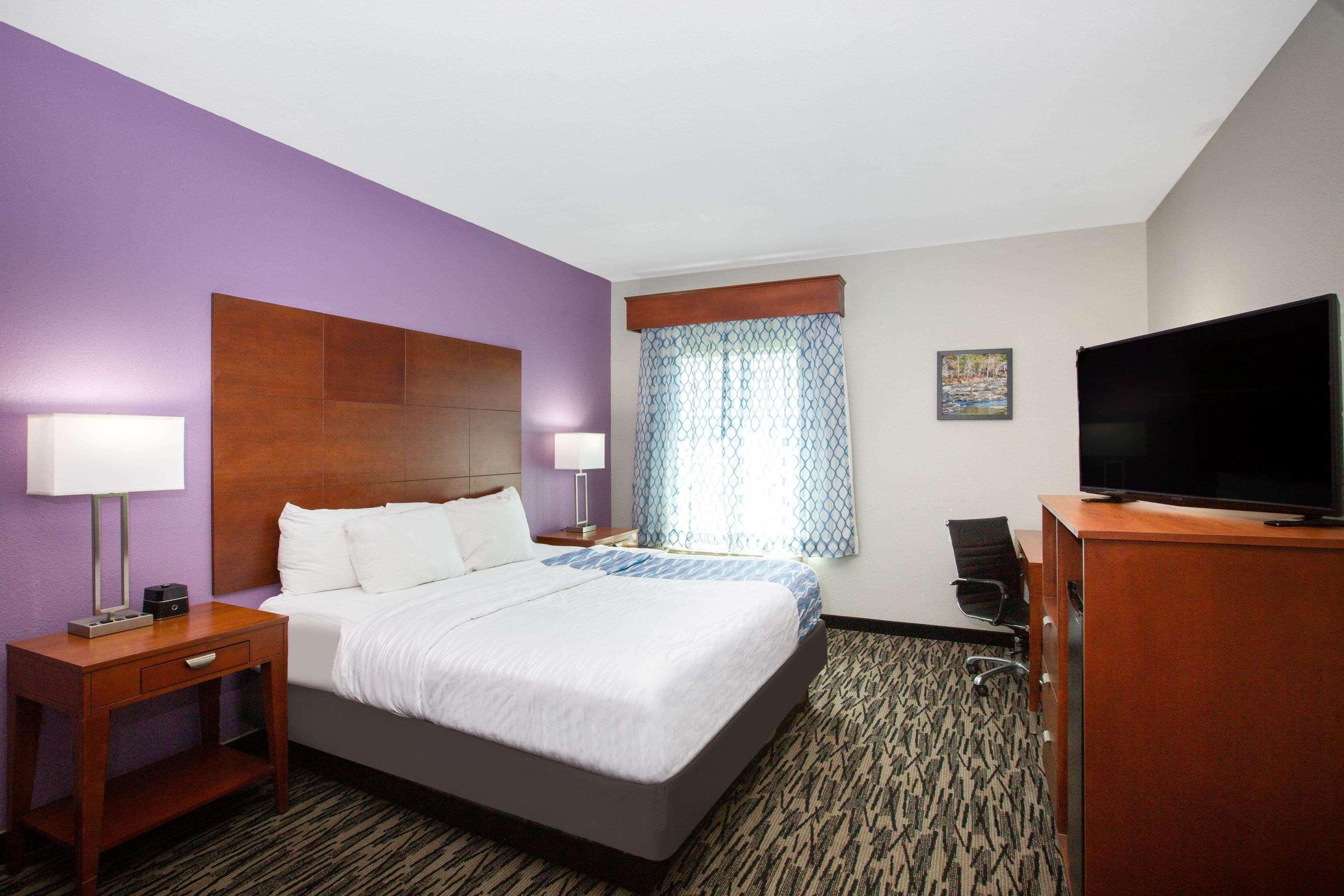 La Quinta By Wyndham Tupelo Hotel Exterior photo