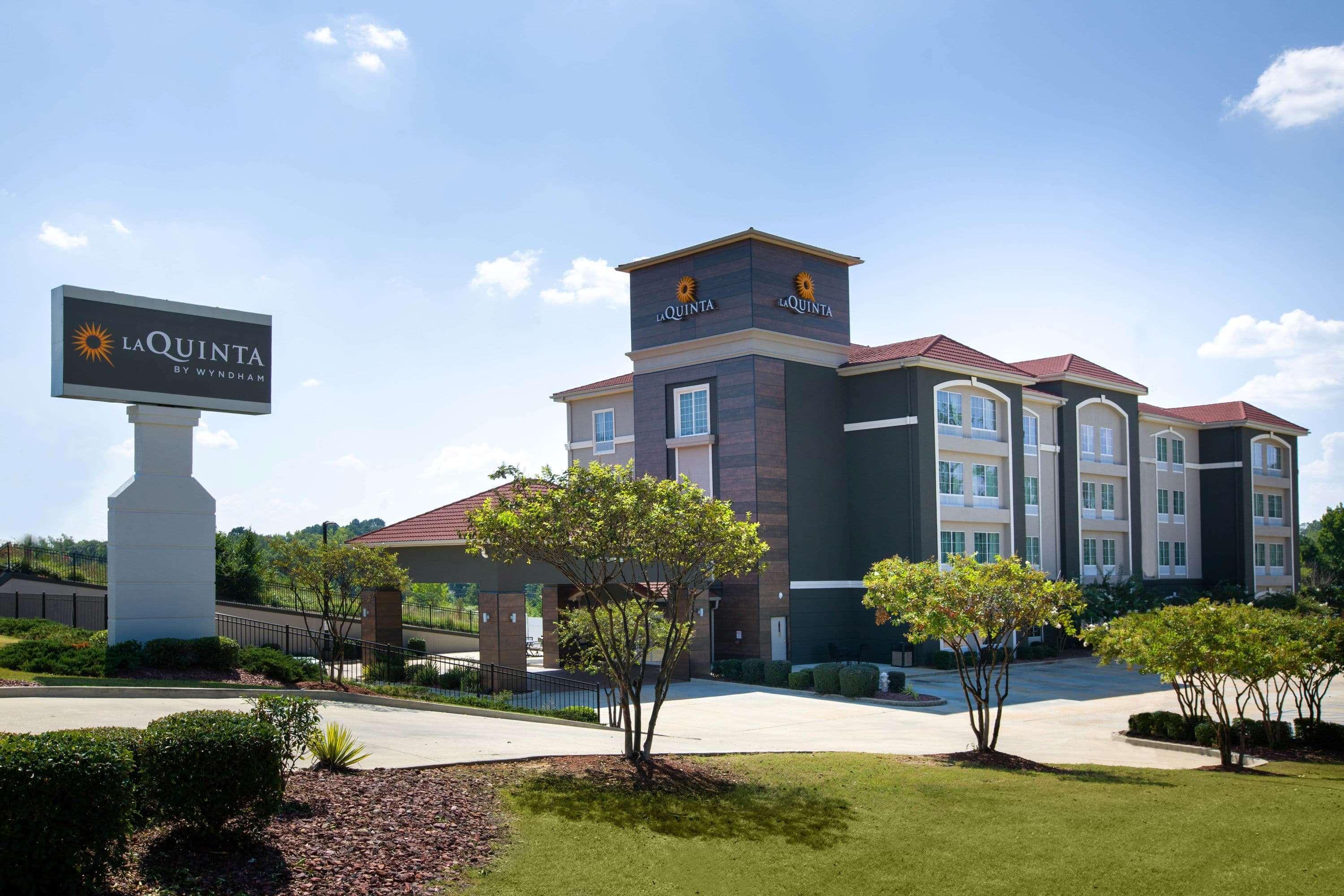 La Quinta By Wyndham Tupelo Hotel Exterior photo