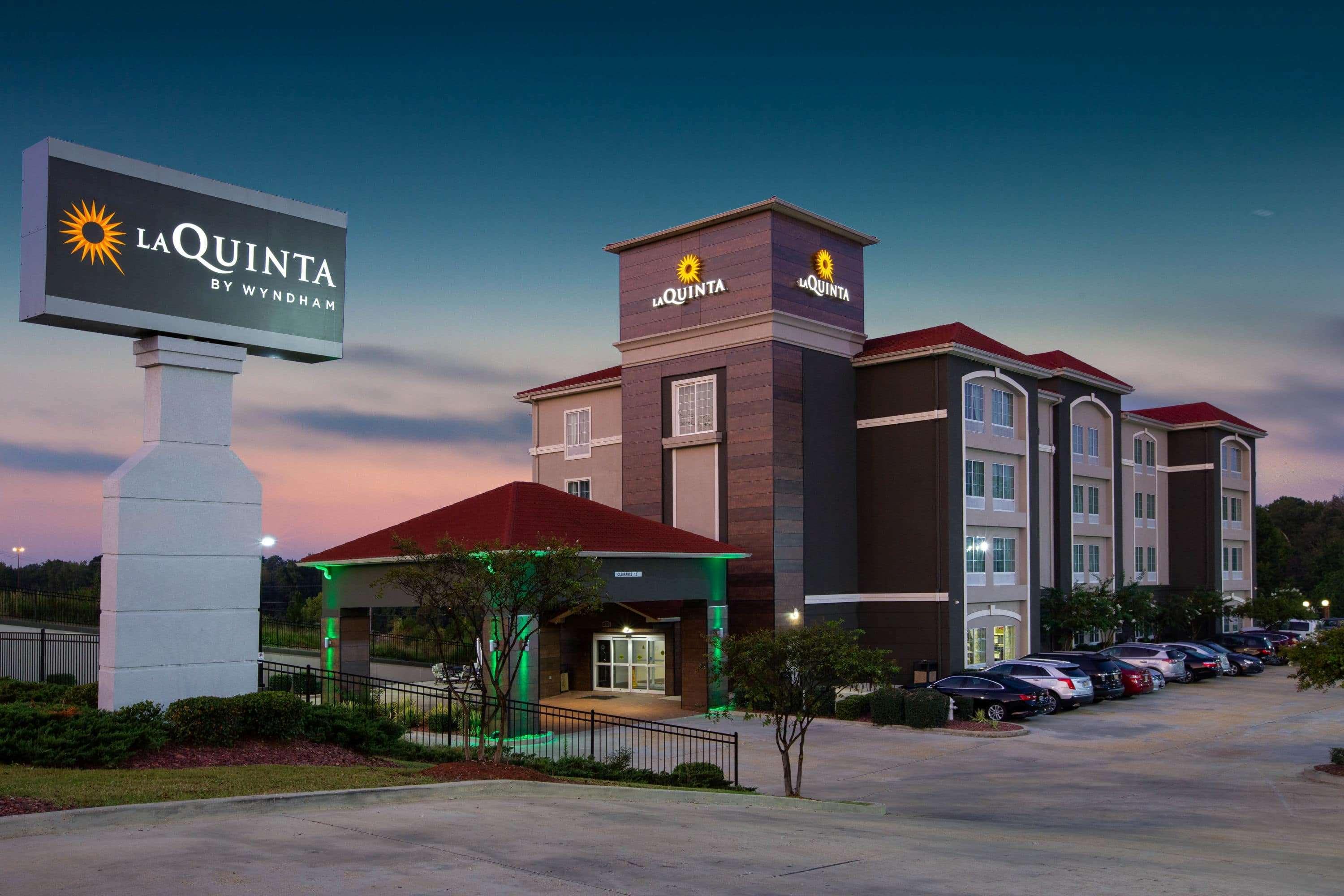 La Quinta By Wyndham Tupelo Hotel Exterior photo